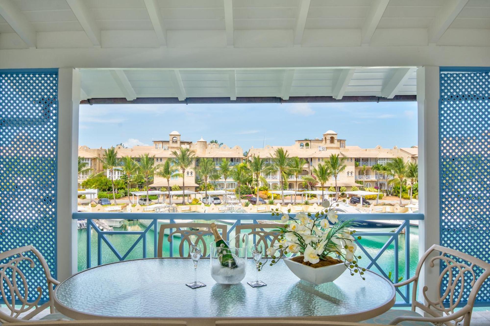Port St. Charles Hotel เซนต์ปีเตอร์ ภายนอก รูปภาพ
