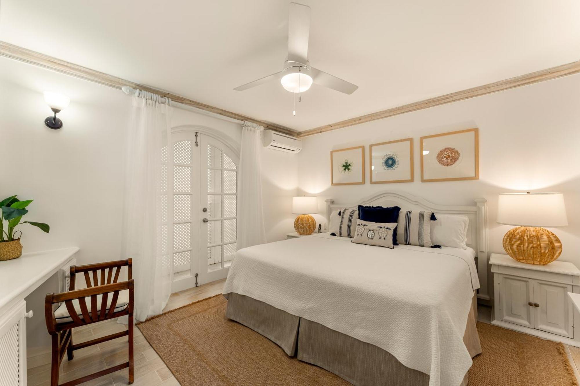 Port St. Charles Hotel เซนต์ปีเตอร์ ภายนอก รูปภาพ